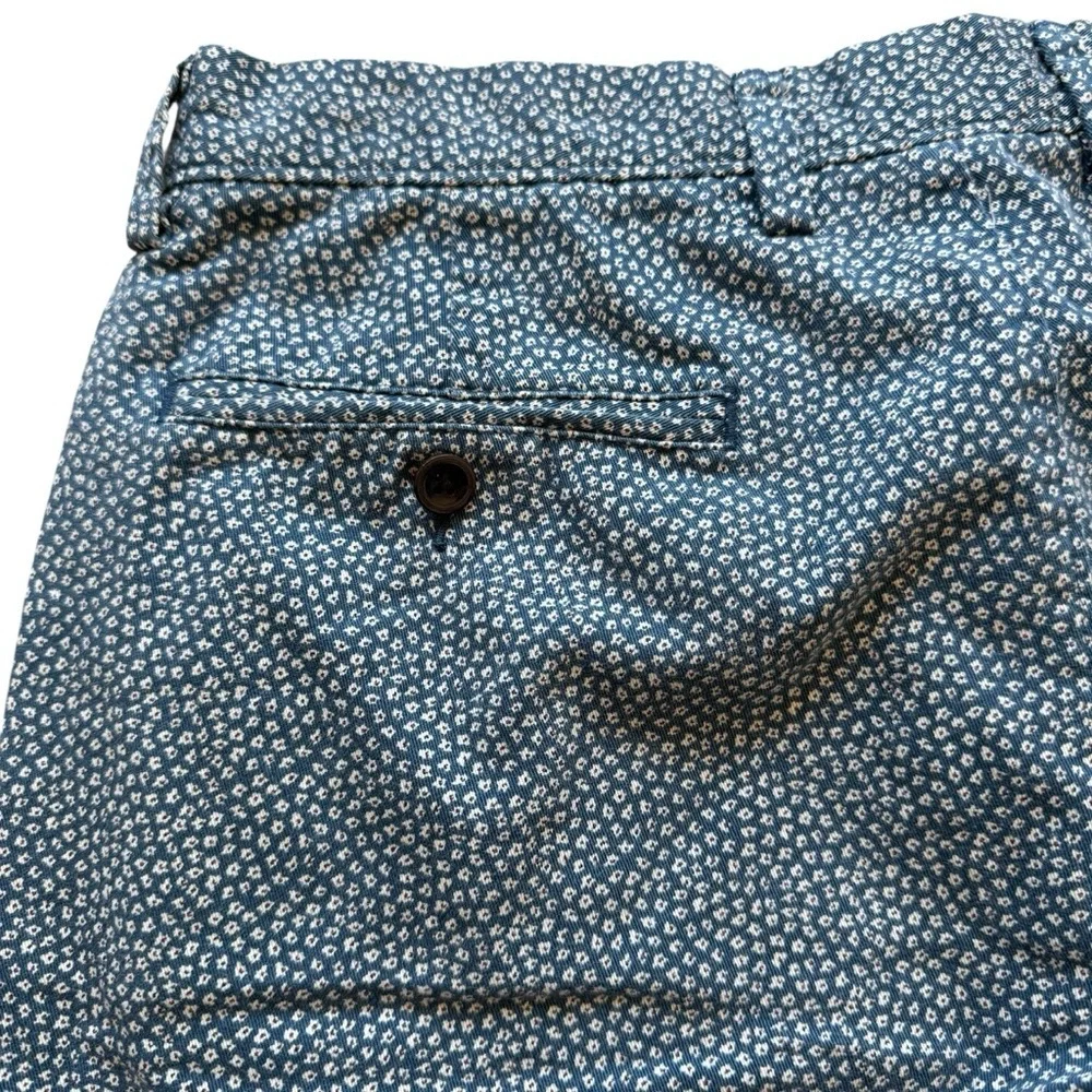 J.Crew Club Chino Shorts Mens 32 Blue White Ditsy Floral Print Flat Front Cotton